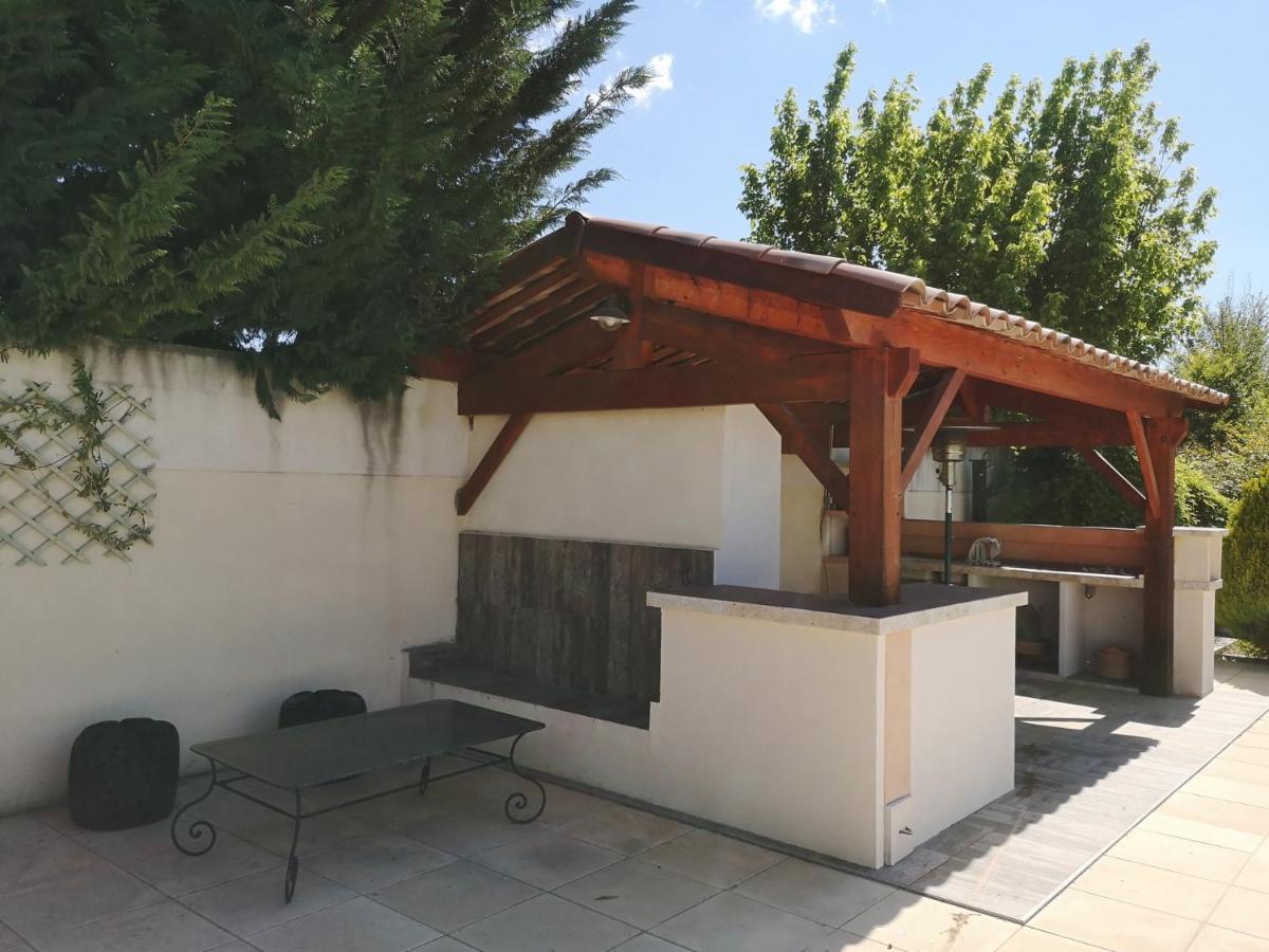 Ferienwohnung La Bastide Des Sources Beaucaire  Exterior foto